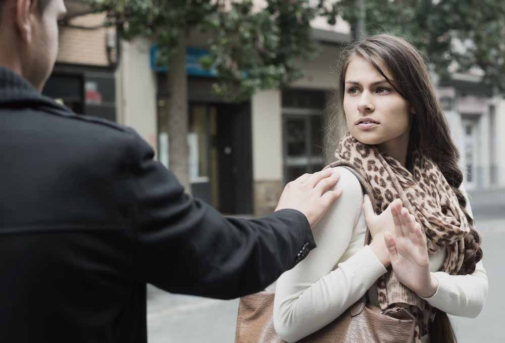 술 취해 기억을 잃은 상태에서 저지른 강제추행으로 경찰 조사받음