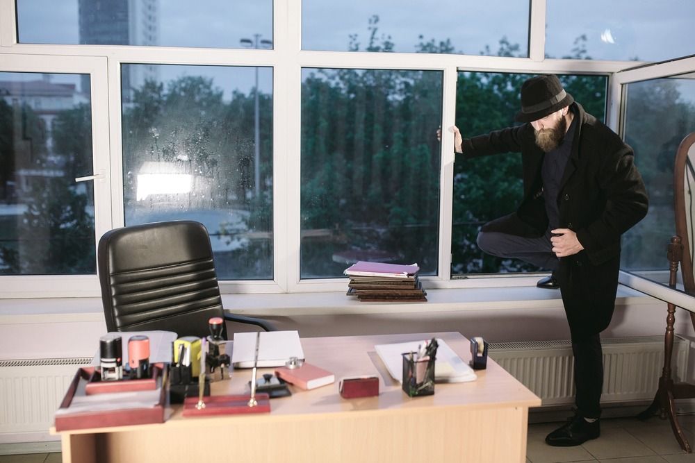 37년만에 변경된 대법원 판례 - 내연남의 주거침입 무죄