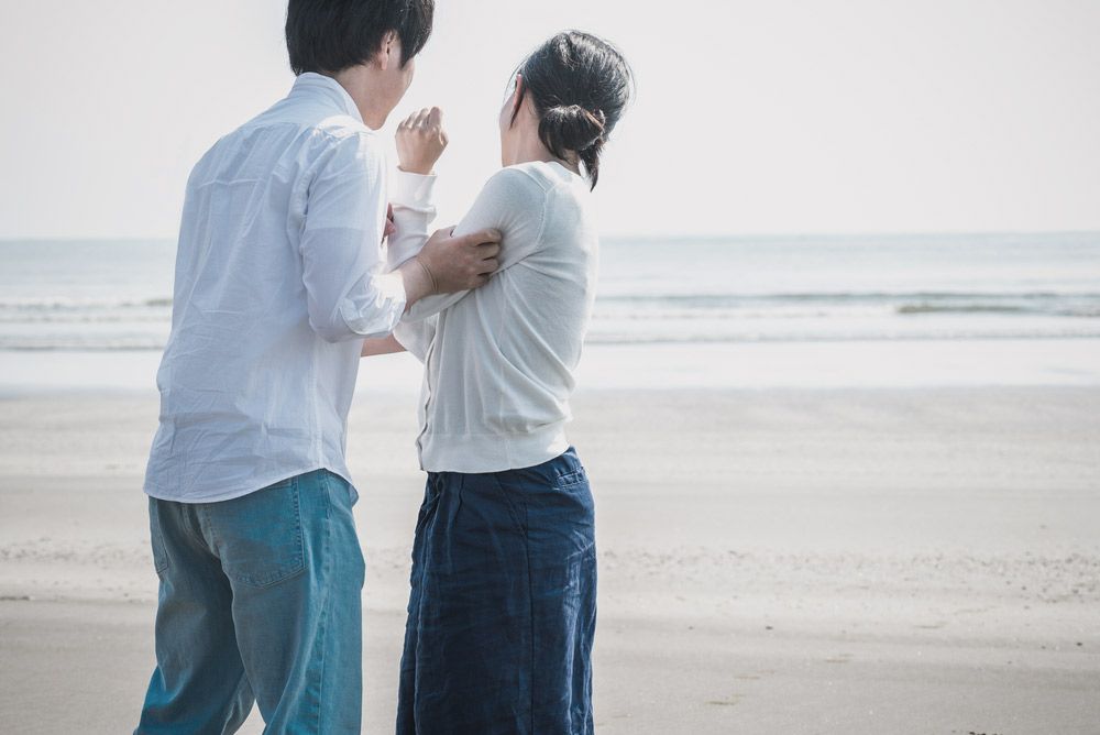 교제 기간 중에 데이트 폭력을 행사한 남자친구에게 실형이 선고됨