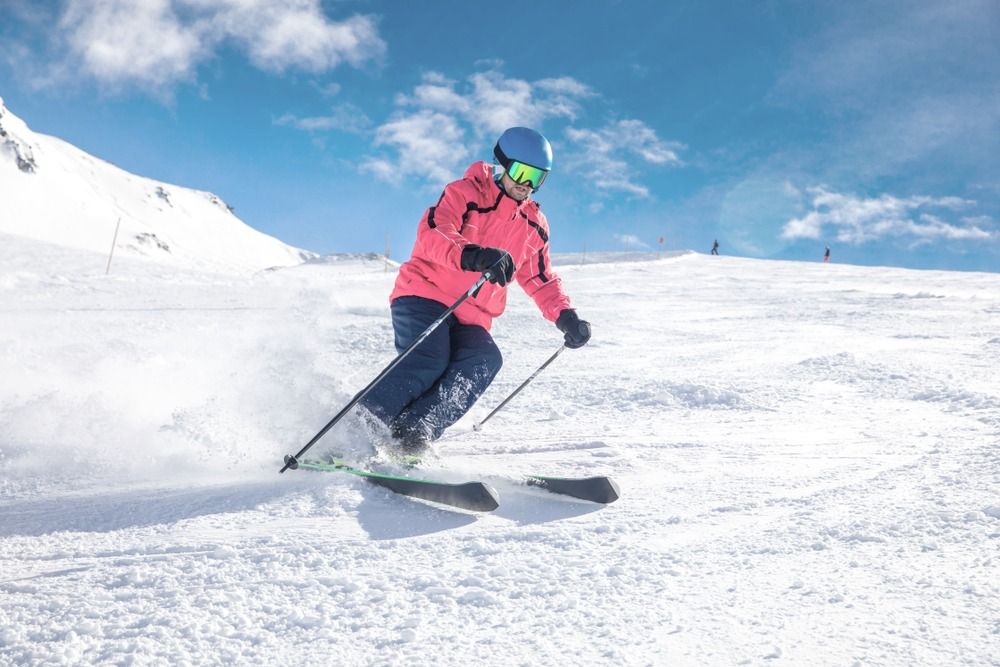 스키 강습 중 뒤에서 내려오는 스노보더와 충돌하여 골절상