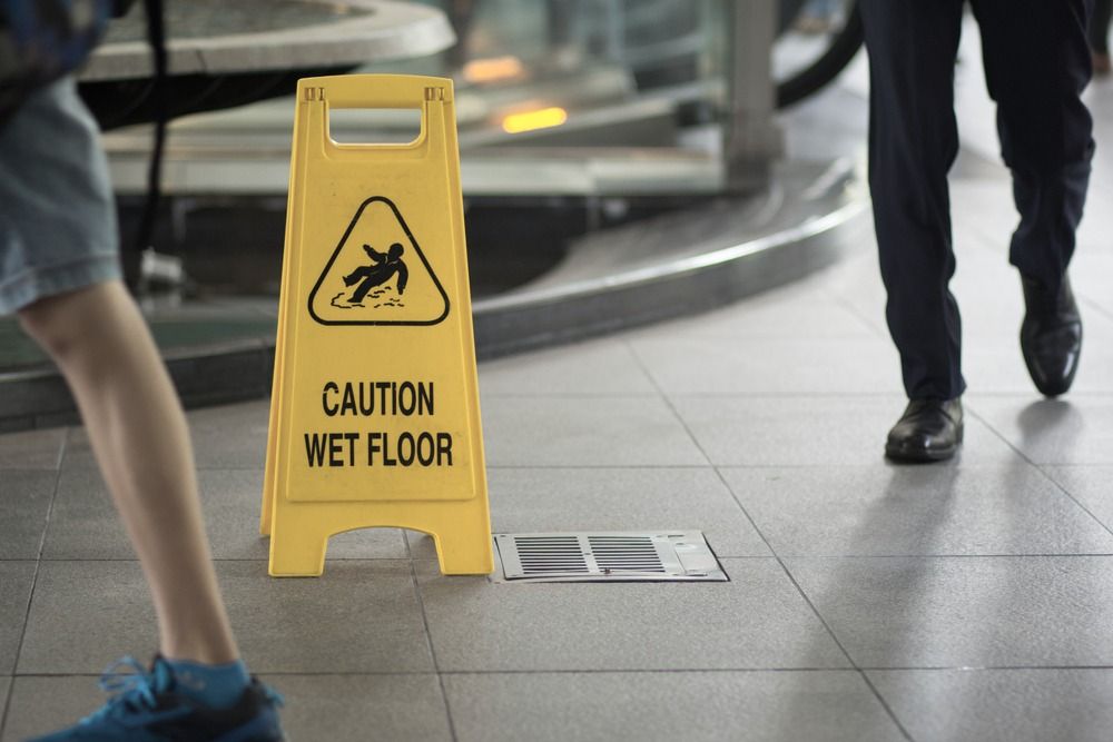 망막박리 가능성을 인지한 상태에서 응급환자 전원을 지연한 사례