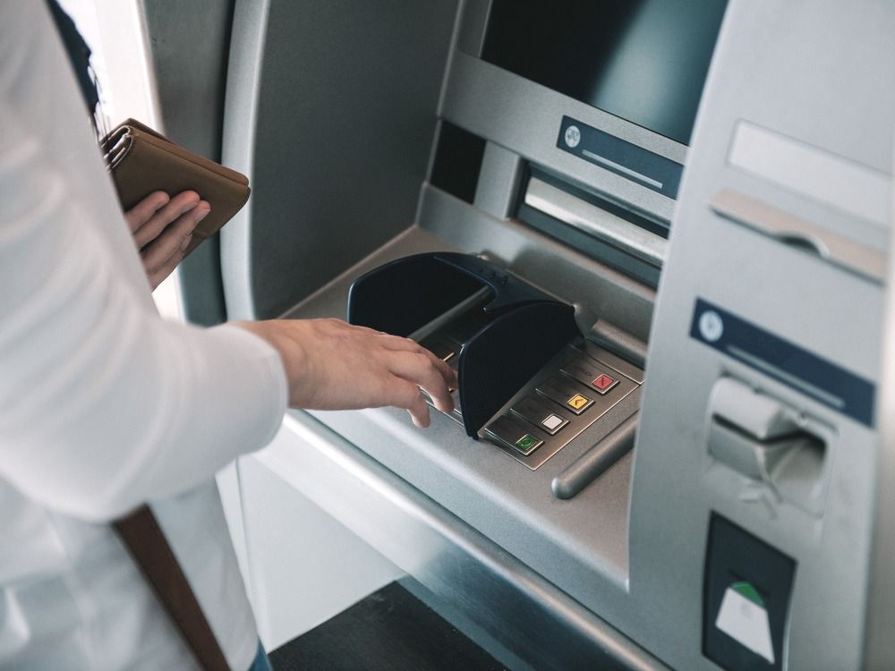 로맨스스캠으로 보이스피싱 인출책 된 의뢰인을 무혐의로 구한 사례